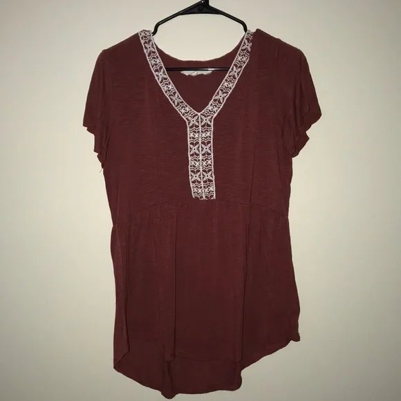 Amaryllis brand Boutique Top in great condition size small burgundy in color - Picture 1 of 3